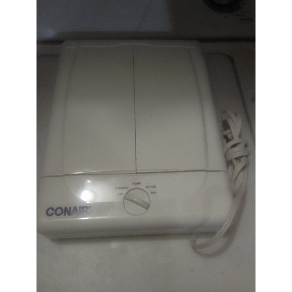 Discontinued Conair Trifold Lighted Makeup Mirror Model No#TM7LX